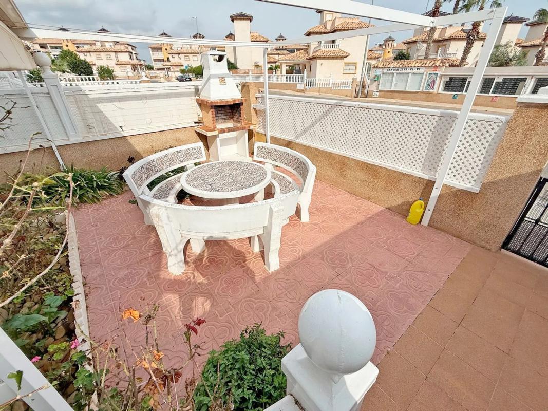 Venta de chalet adosado en Calle Onix , Orihuela photo 2