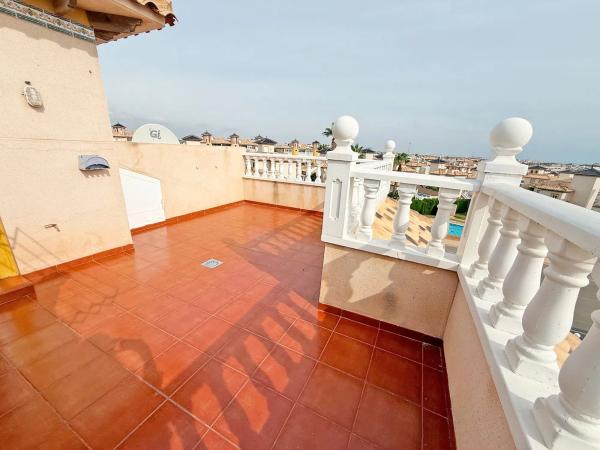 Chalet adosado en venta en  Calle Onix , Orihuela photo 4