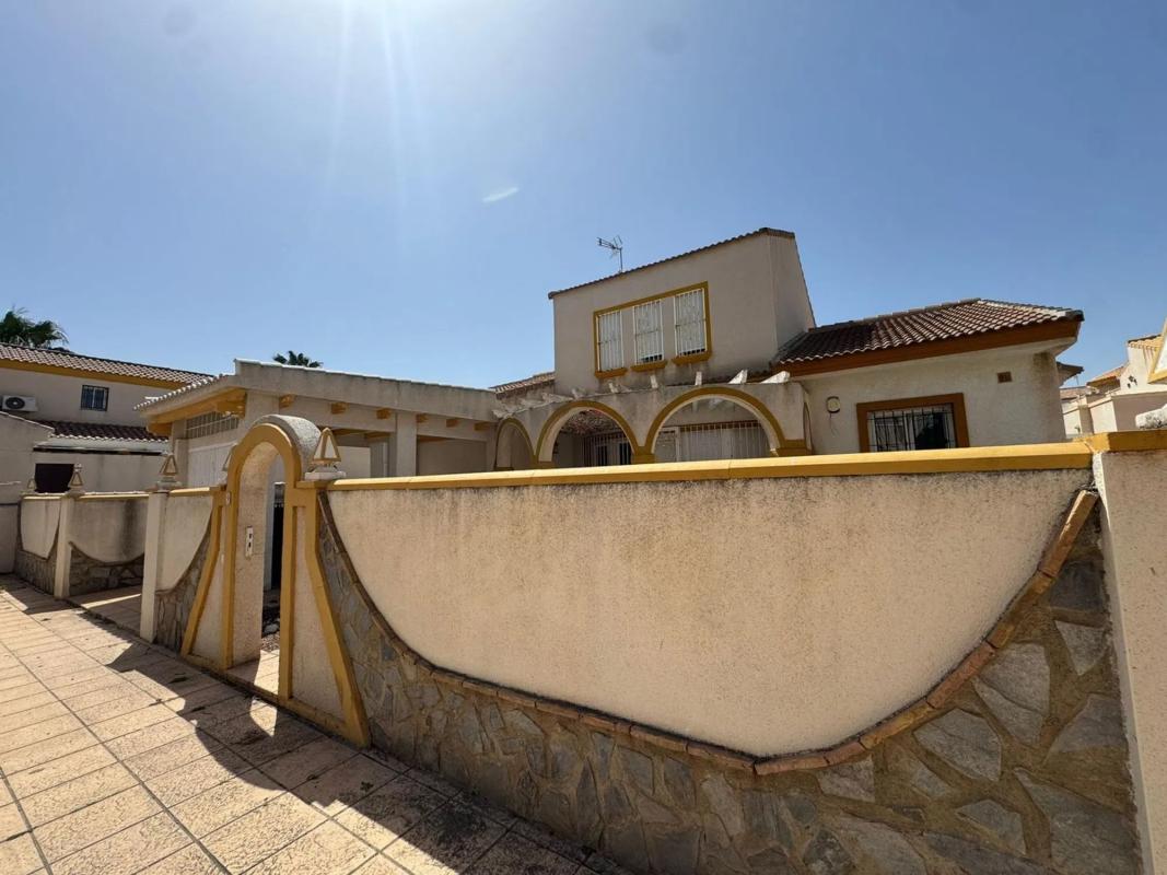 Продажа отдельного шале в Barrio La Regia, Ориуэла photo 1