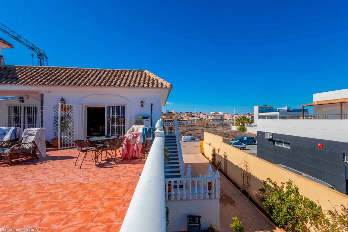 Sale of independent chalet in Calle Doctor Marañón, Orihuela
 photo 3