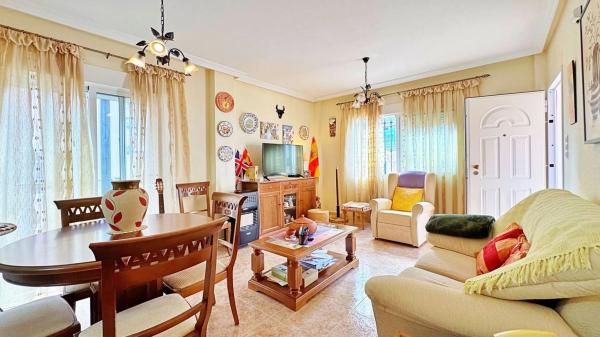 Chalet adosado en venta en  Calle Alhambra , Orihuela photo 2