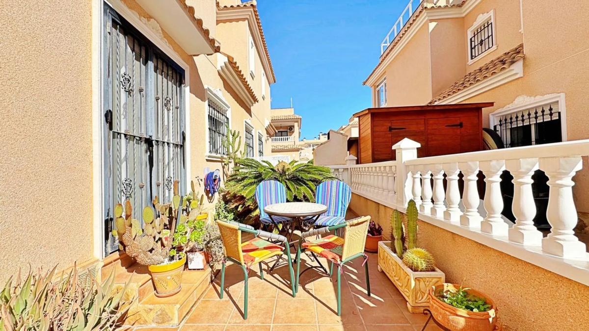 Venta de chalet adosado en Calle Alhambra , Orihuela photo 4