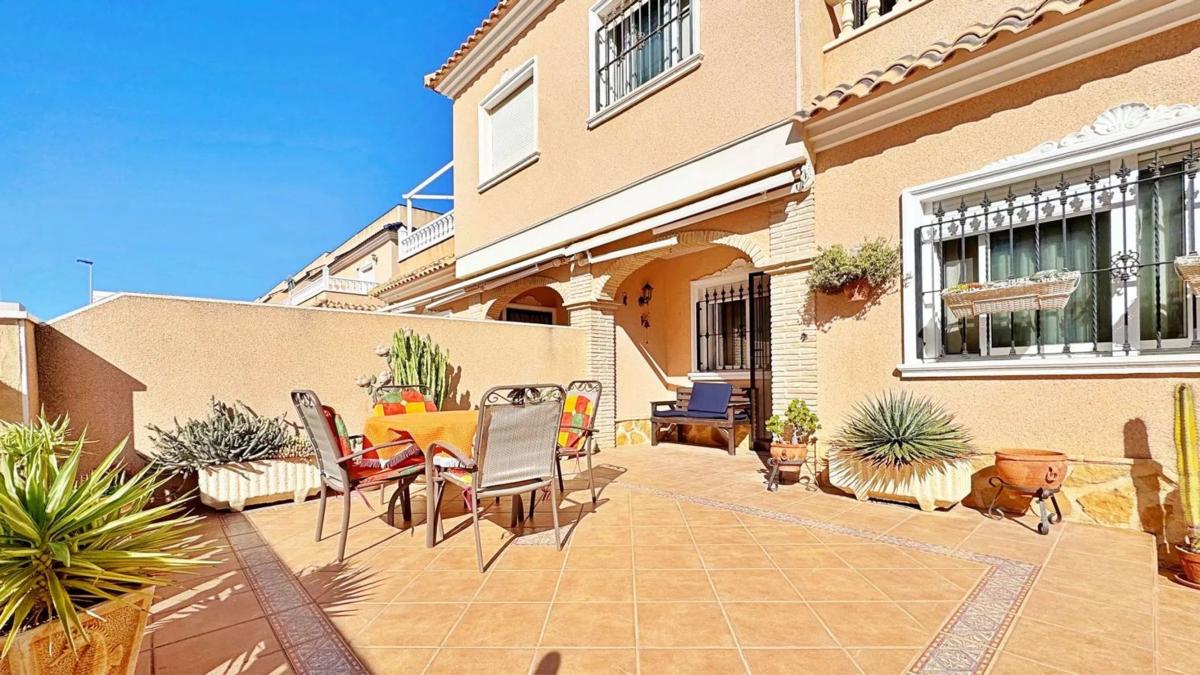 Venta de chalet adosado en Calle Alhambra , Orihuela photo 5