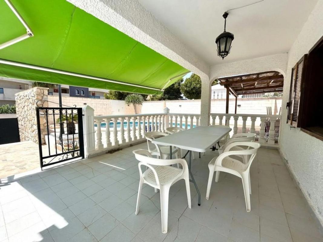 Sale of independent chalet in Barrio La Zenia, Orihuela
 photo 4