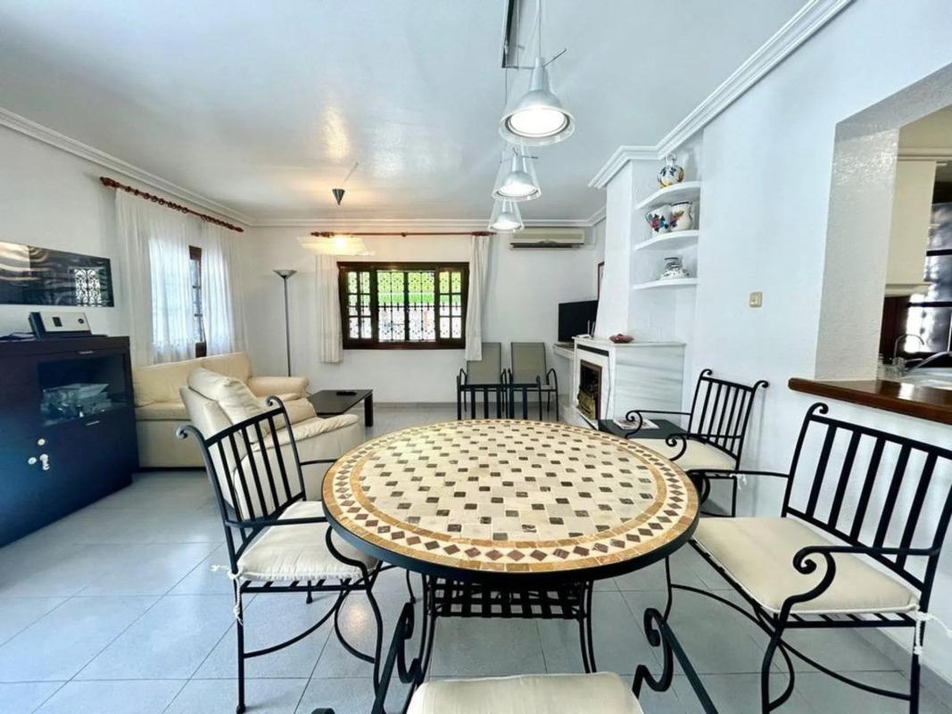 Sale of independent chalet in Barrio La Zenia, Orihuela
 photo 5