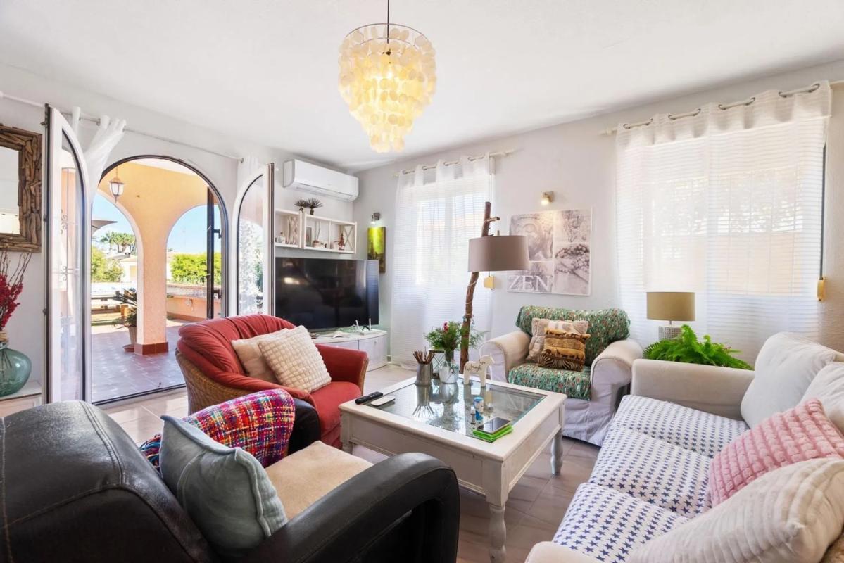 Продажа отдельного шале в Barrio La Zenia, Ориуэла photo 2