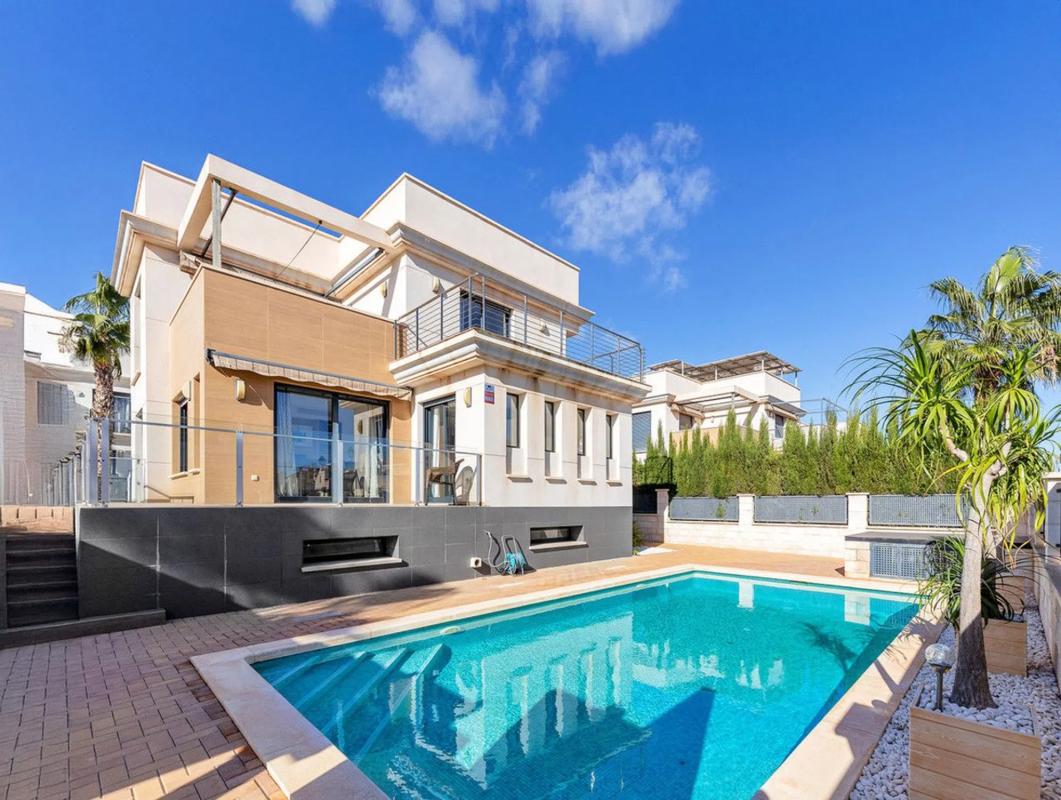 Продажа отдельного шале в  Barrio La Zenia, Ориуэла photo 5