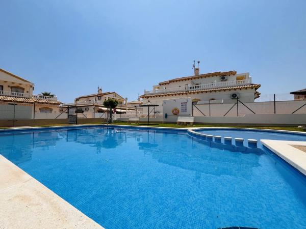 Chalet adosado en venta en  Barrio La Zenia , Orihuela photo 2