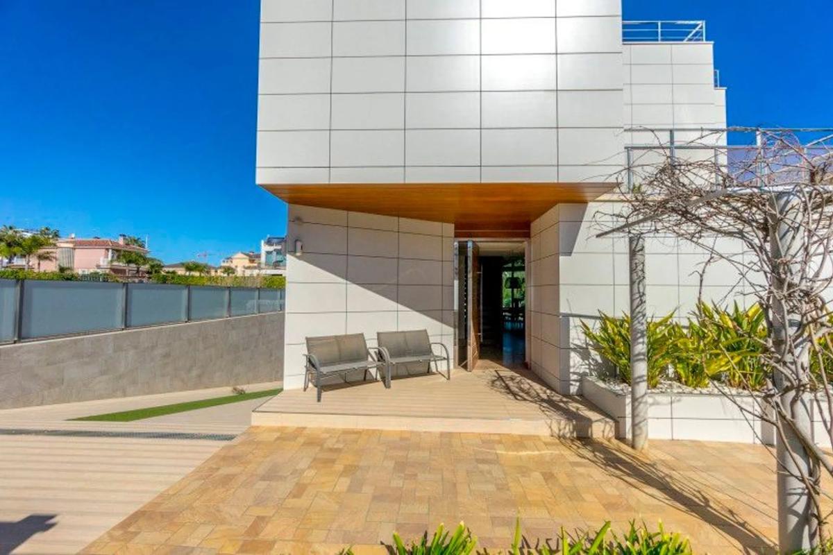 Sale of independent chalet in Calle Azorín, Orihuela
 photo 4