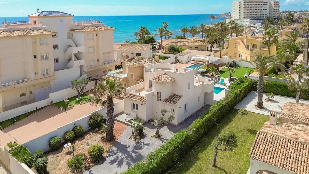 Продажа отдельного шале в Calle Violetas, Ориуэла photo 1