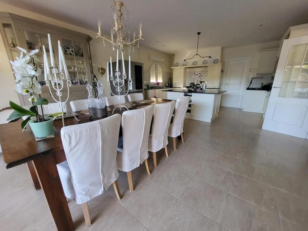 Sale of independent chalet in Calle Violetas, Orihuela
photo 4