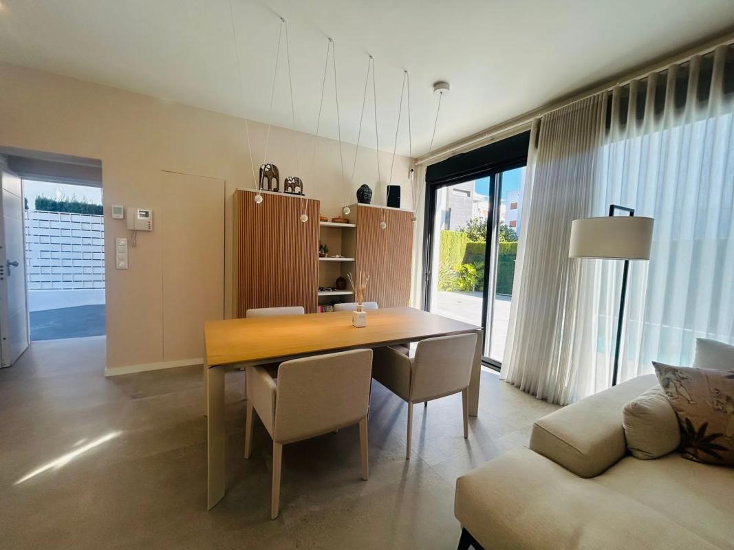 Sale of independent chalet in Calle Cabo Ortegal, Orihuela
photo 3