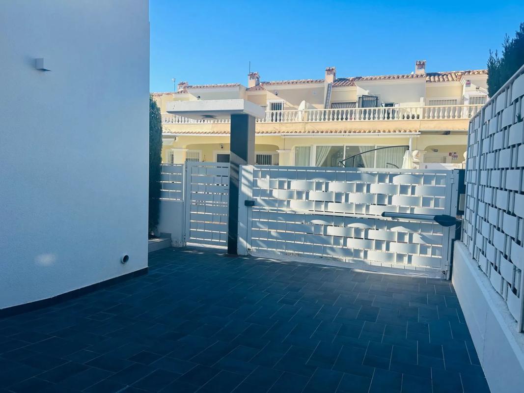 Sale of independent chalet in Calle Cabo Ortegal, Orihuela
photo 5