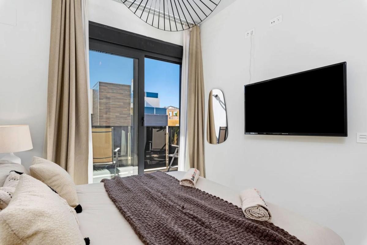 Продажа отдельного шале в  Calle Cabo Trafalgar, 1, Ориуэла photo 5