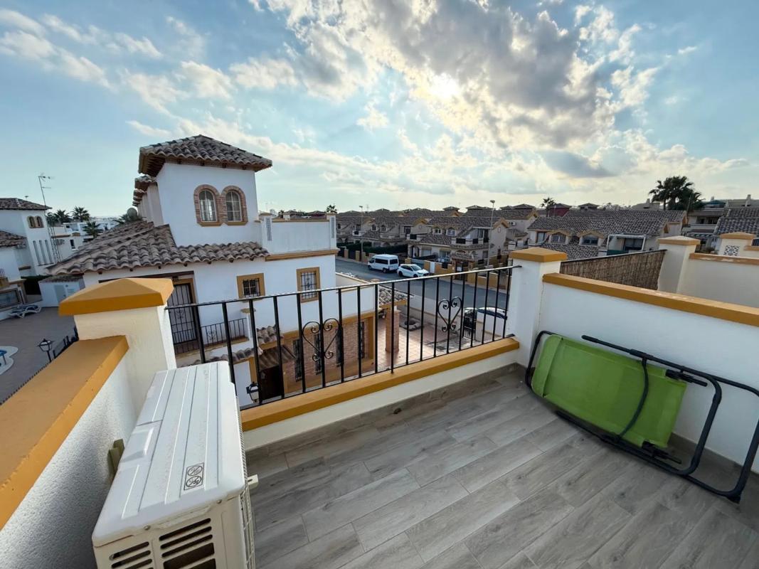 Sprzedaż szeregowego domku w Calle Cabo San Antonio , Orihuela photo 1