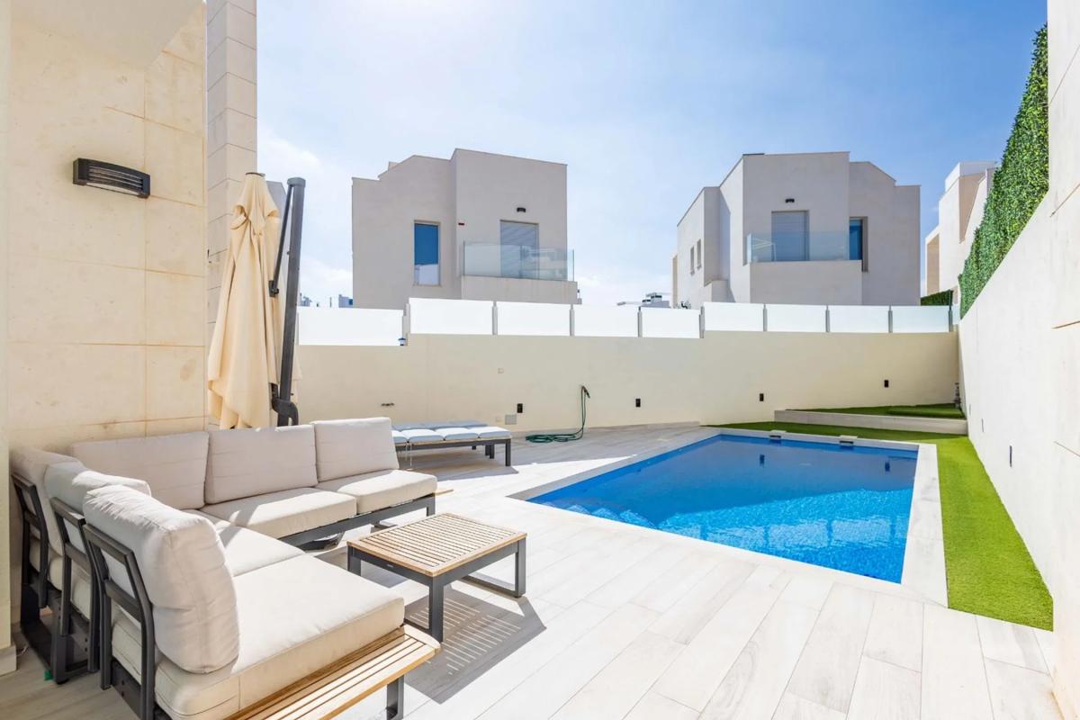 Sale of independent chalet in Urb. Palm Beach, Orihuela
photo 4