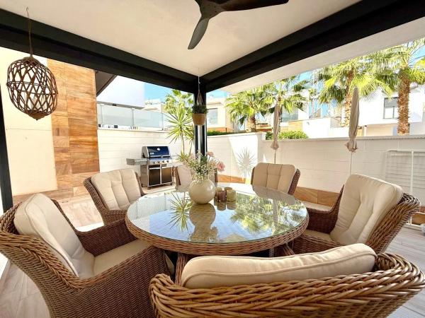 Частный шале на продаже в Barrio Lomas de Cabo Roig-Los Dolses, Ориуэла photo 1