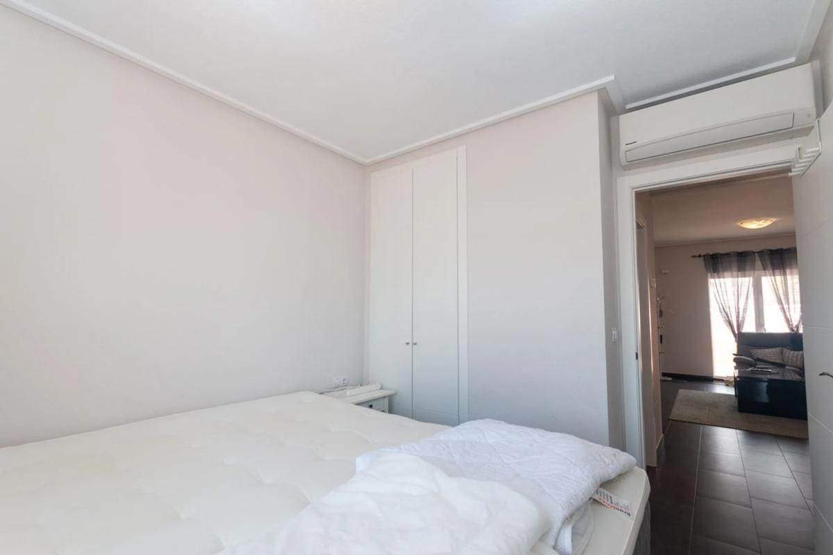 Venta de chalet adosado en  Calle Cabo de la Nao, 12 , Orihuela photo 3