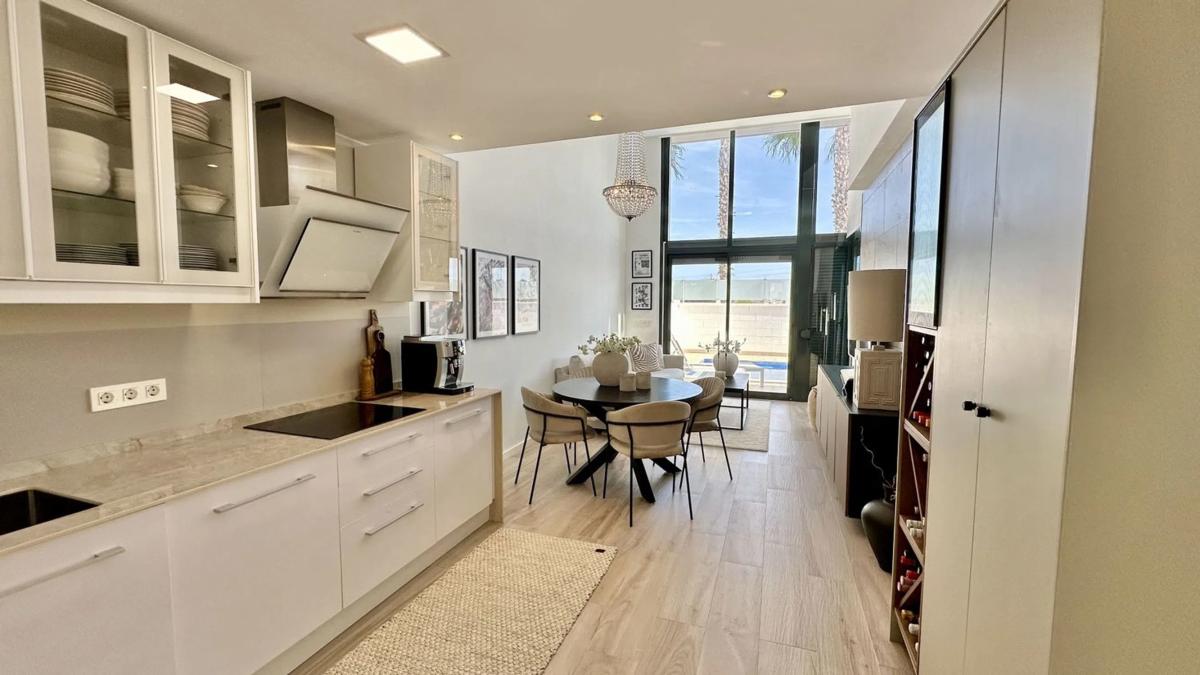 Продажа отдельного шале в Calle Cabo de Peñas, 3, Ориуэла photo 4