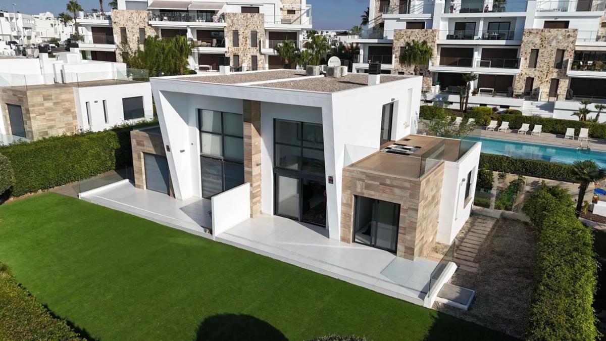 Продажа отдельного шале в Barrio Lomas de Cabo Roig-Los Dolses, Ориуэла photo 1