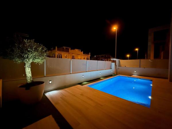 Частный шале на продаже в Barrio Lomas de Cabo Roig-Los Dolses, Ориуэла photo 1