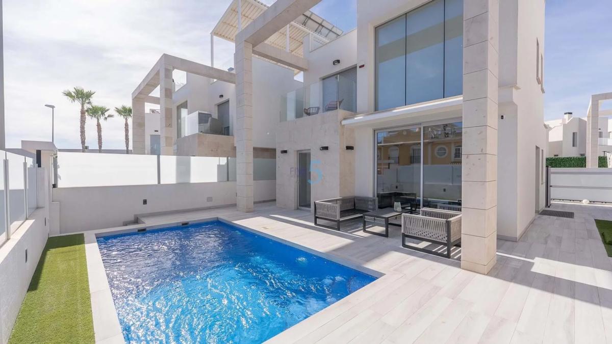 Продажа отдельного шале в  Barrio Lomas de Cabo Roig-Los Dolses, Ориуэла photo 2