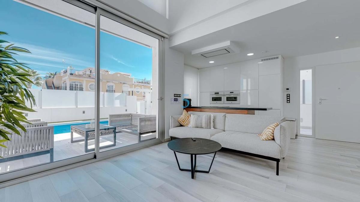 Продажа отдельного шале в  Barrio Lomas de Cabo Roig-Los Dolses, Ориуэла photo 4
