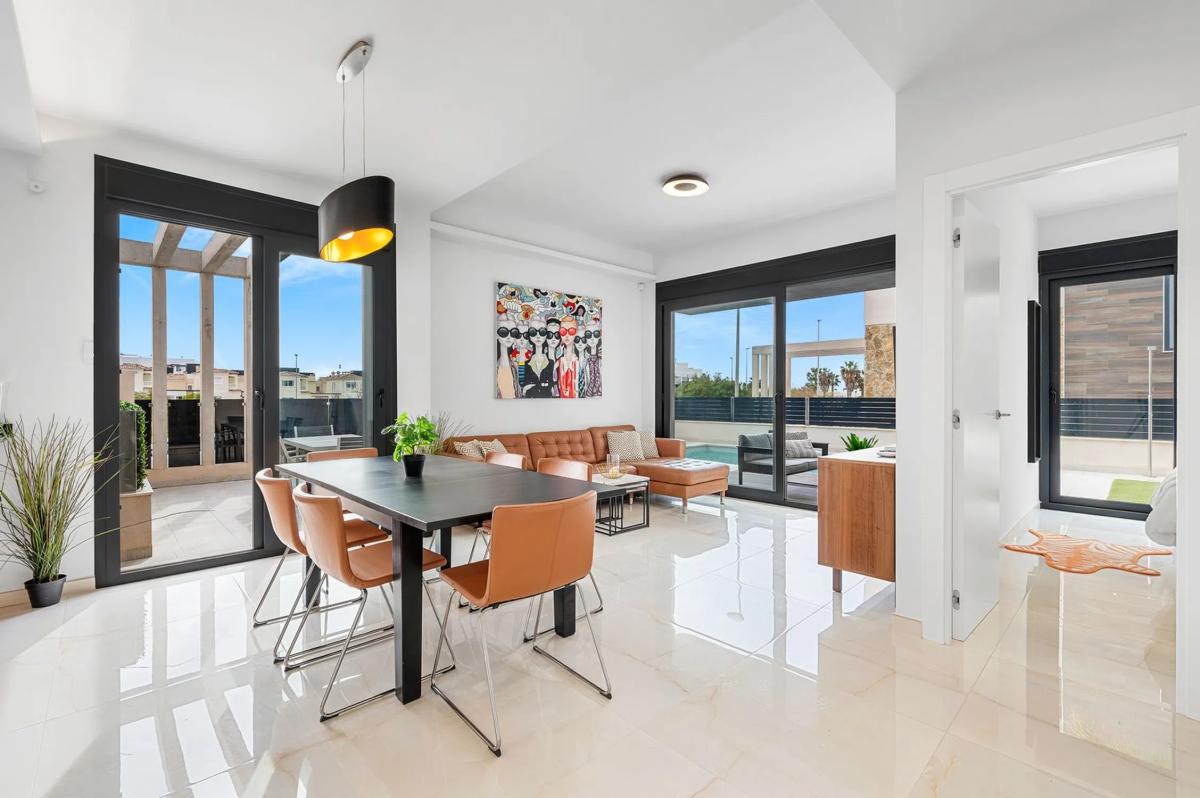 Sale of independent chalet in Calle Cabo Ortegal, Orihuela
photo 1