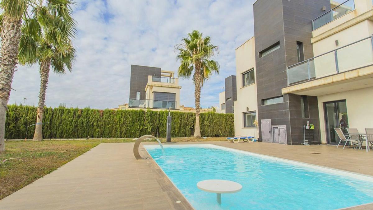 Продажа отдельного шале в  Calle Cabo Santa Maria, Ориуэла photo 4