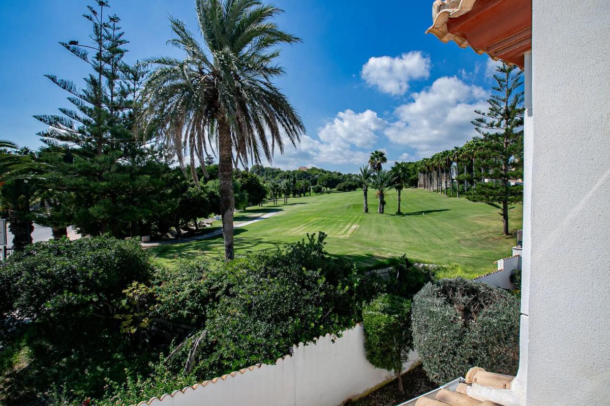 Sale of independent chalet in Barrio Lomas de Campoamor-Las Ramblas, Orihuela
photo 3