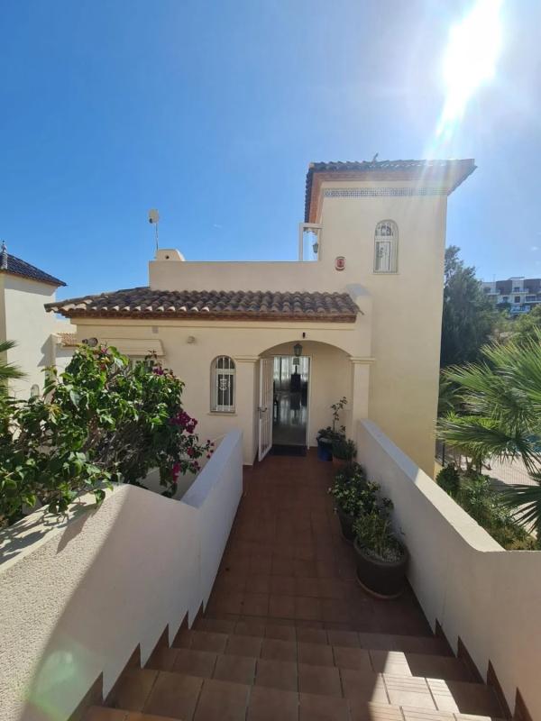 Продажа отдельного шале в  Calle Rio Segura, 436, Ориуэла photo 4