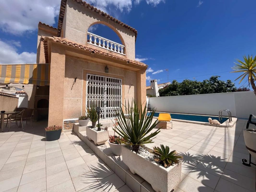 Sale of independent chalet in Barrio Los Almendros-La Florida, Orihuela
 photo 3