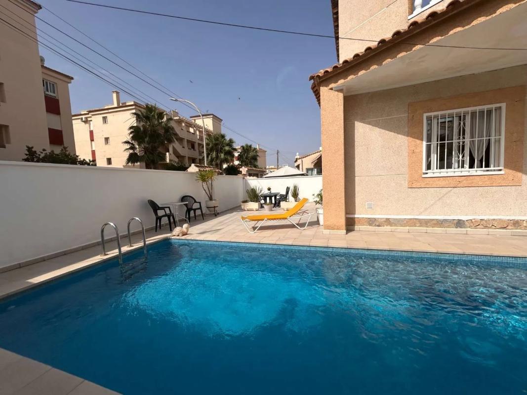Sale of independent chalet in Barrio Los Almendros-La Florida, Orihuela
 photo 4