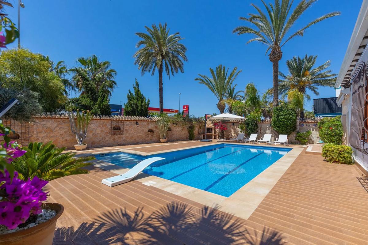 Sale of independent chalet in Calle la Goleta, Orihuela
photo 3