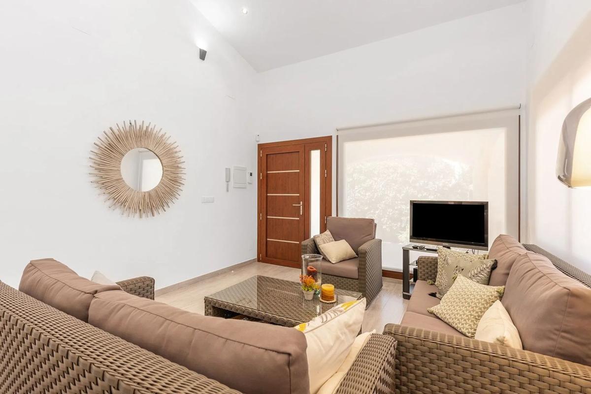 Sale of independent chalet in Barrio Punta Prima, Orihuela
photo 2