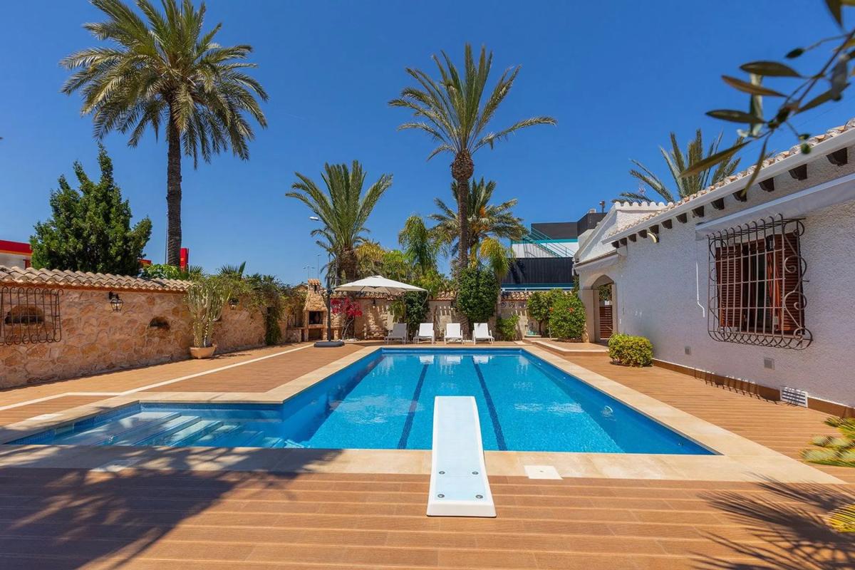 Sale of independent chalet in Barrio Punta Prima, Orihuela
photo 4