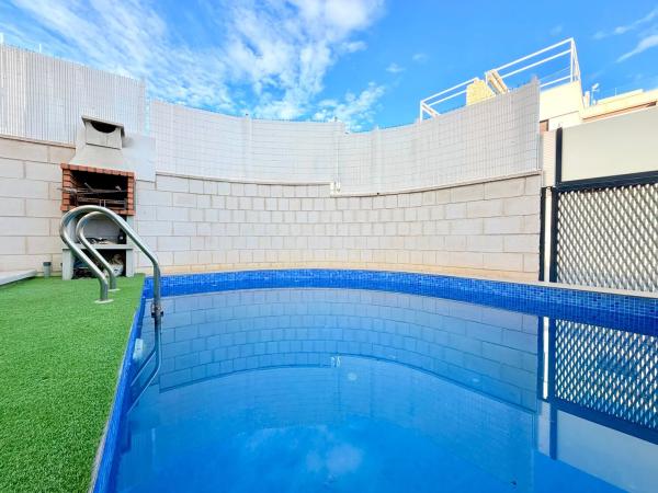 Chalet adosado en venta en  Calle Bidasoa, 11 , Orihuela photo 1
