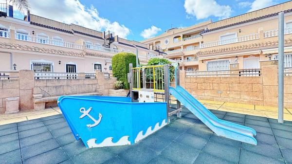 Chalet adosado en venta en  Calle Cilantro, 12 , Orihuela photo 3