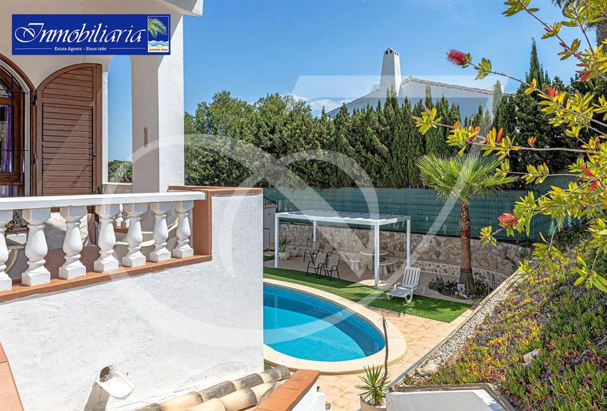 Sale of independent chalet in Calle Manuel de Falla, Orihuela
photo 1