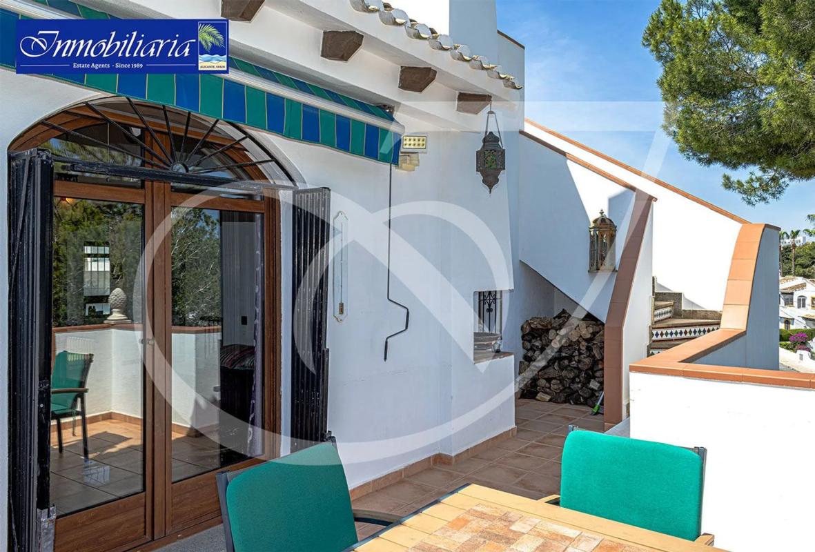 Sale of independent chalet in Calle Manuel de Falla, Orihuela
photo 2