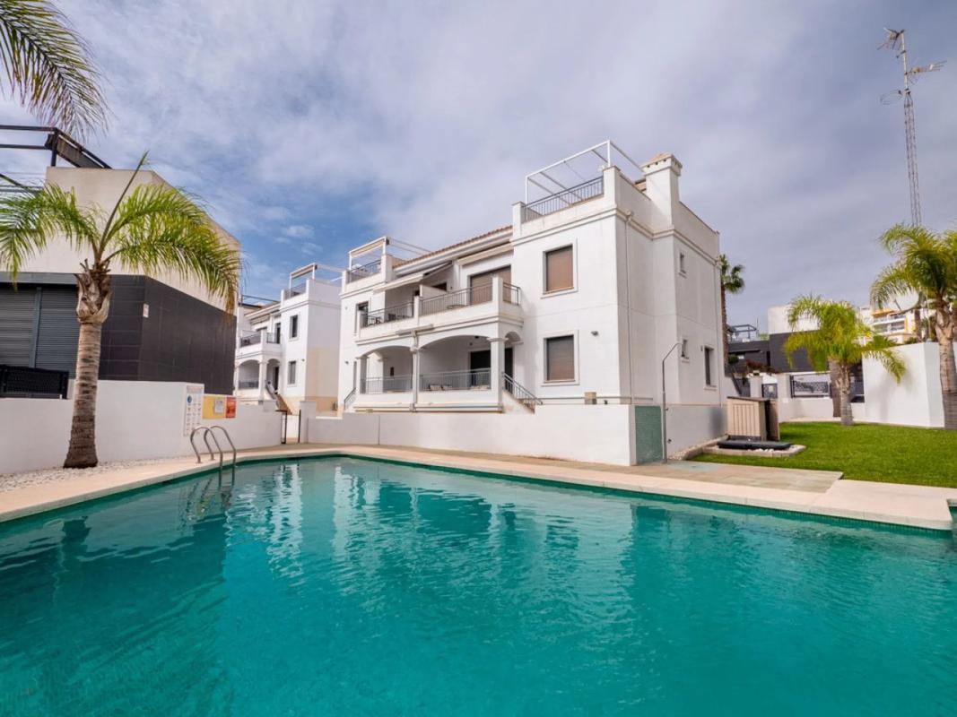 Sale of independent chalet in Calle Paso de Calais, Orihuela
photo 1