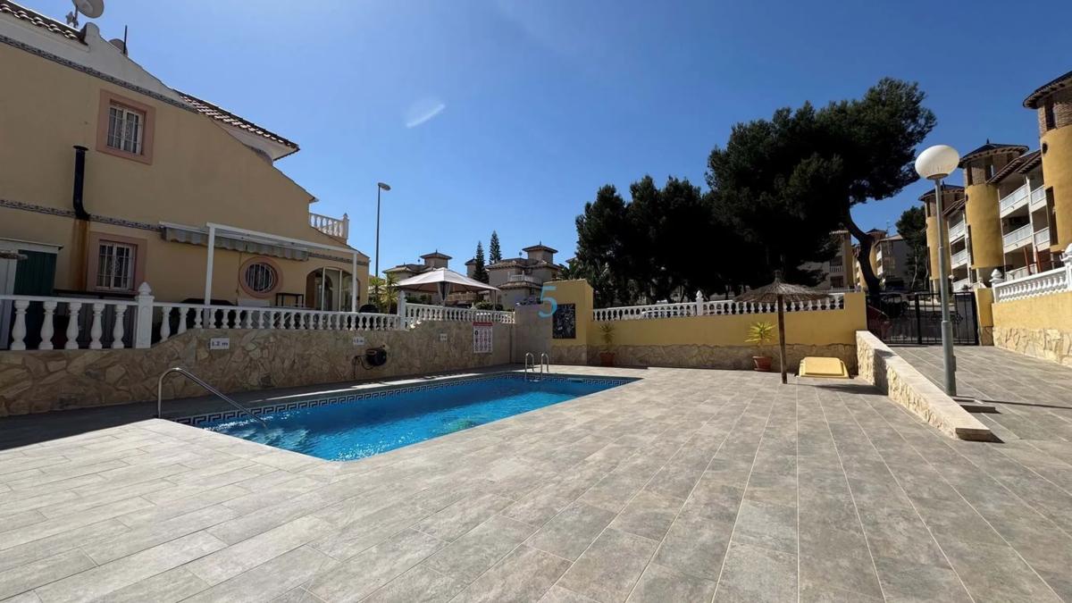 Venta de chalet independiente en Barrio Villamartín-Las Filipinas, Orihuela
photo 1
