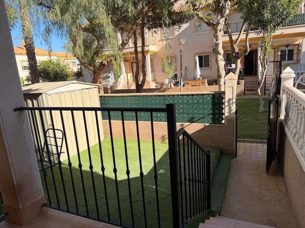 Venta de chalet independiente en Calle República Dominicana, Orihuela
photo 2