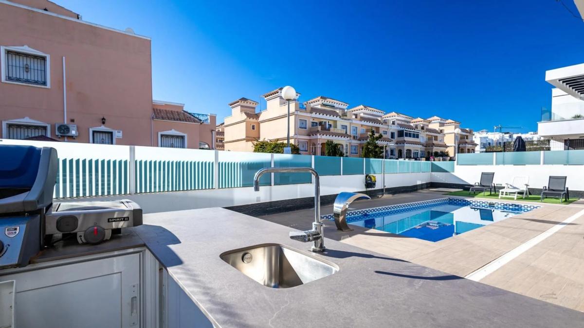 Sale of independent chalet in Calle Navia, Orihuela
photo 5