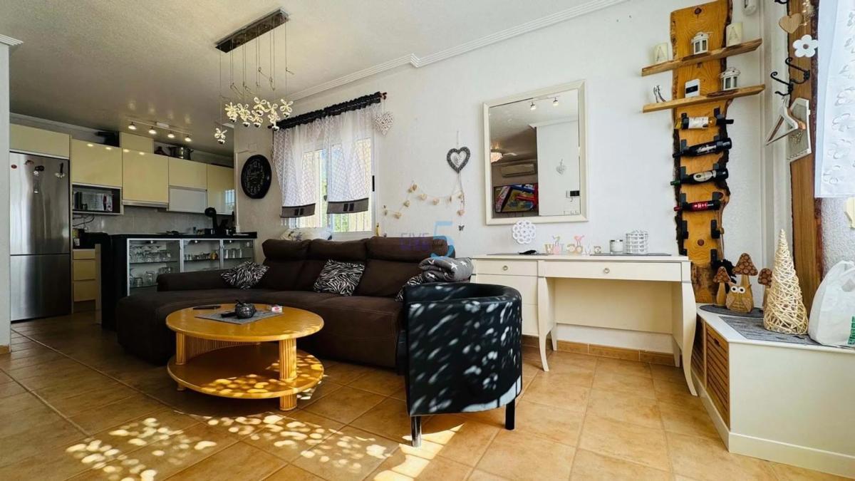 Sale of independent chalet in Barrio Villamartín-Las Filipinas, Orihuela
 photo 2