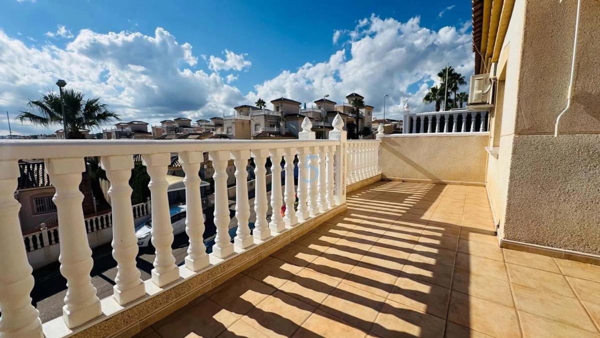 Sale of independent chalet in Barrio Villamartín-Las Filipinas, Orihuela
 photo 4