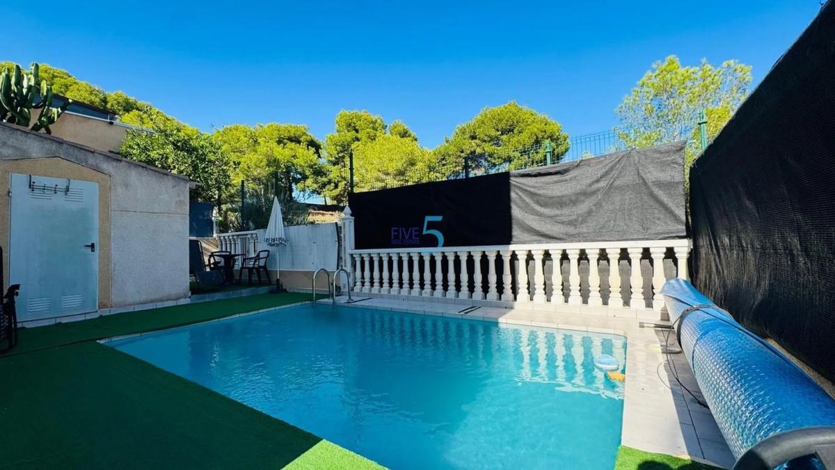 Sale of independent chalet in Barrio Villamartín-Las Filipinas, Orihuela
 photo 5