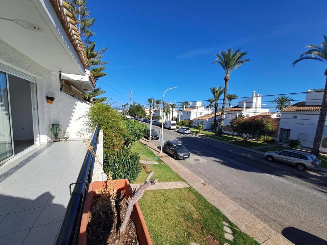 Venta de chalet adosado en  Calle Manuel de Falla s/n , Orihuela photo 2
