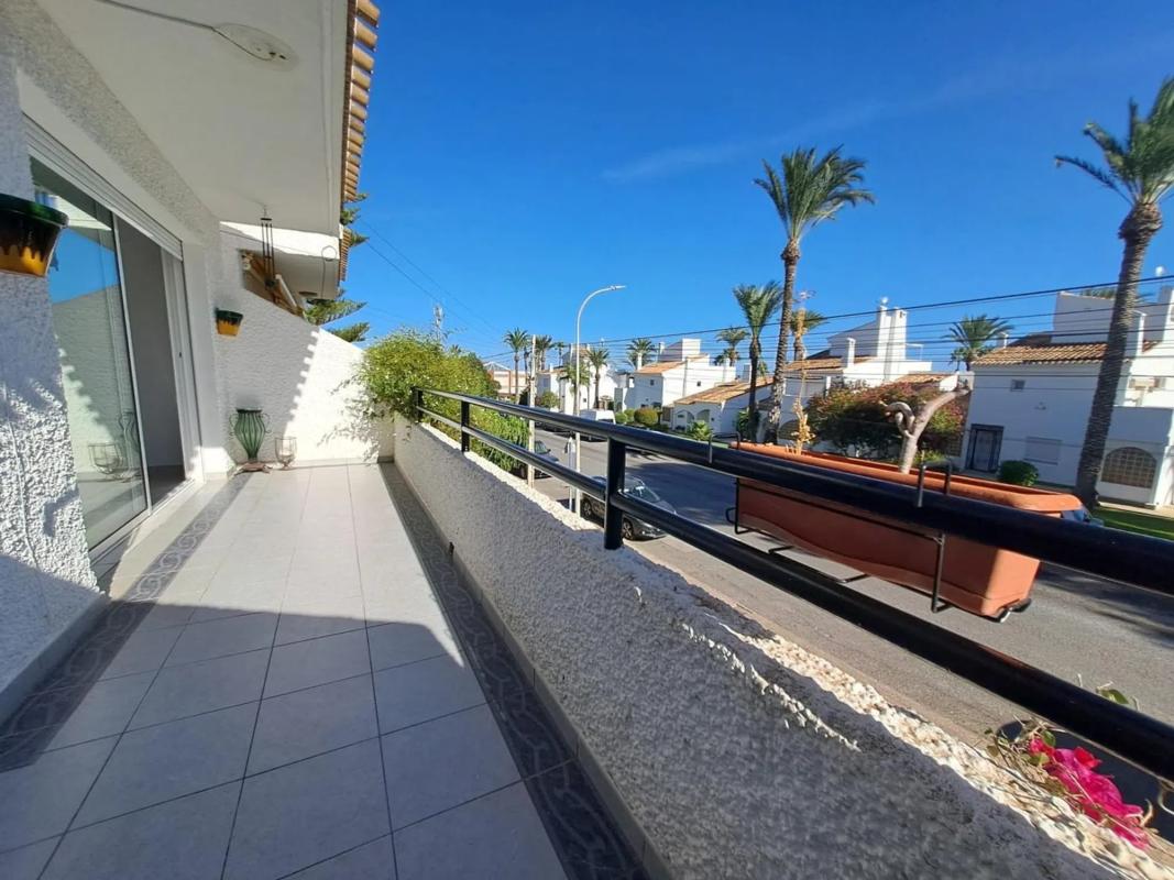 Venta de chalet adosado en  Calle Manuel de Falla s/n , Orihuela photo 3