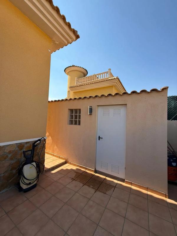 Sprzedaż niezależnego domku jednorodzinnego w  Calle la Traviata, 79, Orihuela photo 2